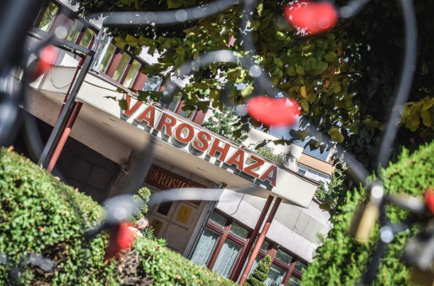 Képviselő-testületi ülés, közmeghallgatás és Díszközgyűlés Csornán 